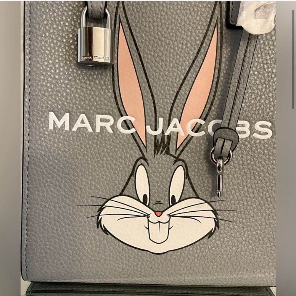 Marc Jacobs and Looney Toons collab! Featuring….BUGS BUNNY!! NWT Limited edition - Picture 2 of 8